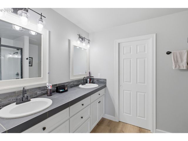 2925 DOAKS FERRY Rd Nw, Salem, OR 97304