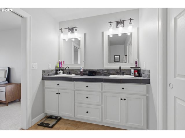 2925 DOAKS FERRY Rd Nw, Salem, OR 97304