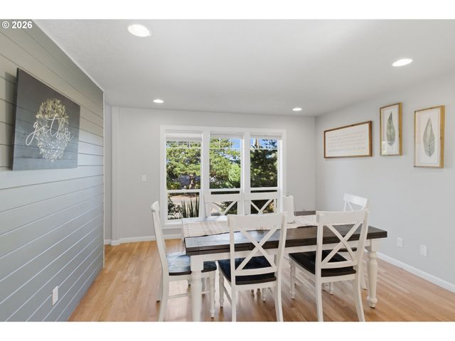 2925 DOAKS FERRY Rd Nw, Salem, OR 97304