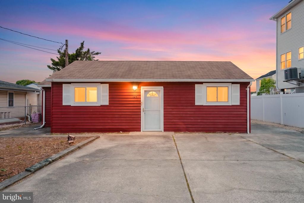 107 E DORY DR, Tuckerton, NJ 08087