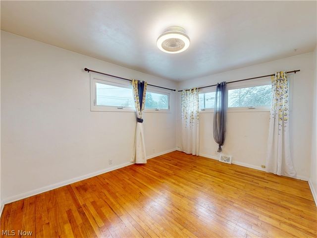 162 S Leavitt Road, Amherst, OH 44001