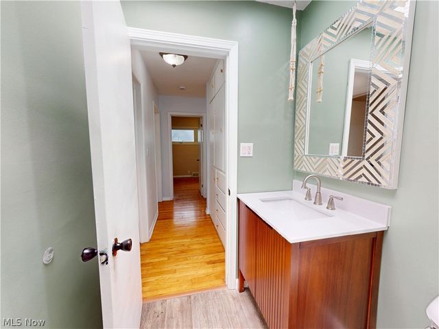 162 S Leavitt Road, Amherst, OH 44001