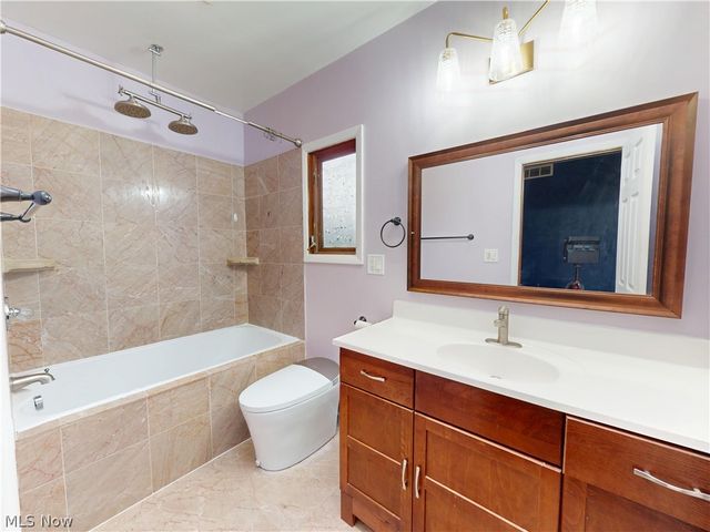 162 S Leavitt Road, Amherst, OH 44001