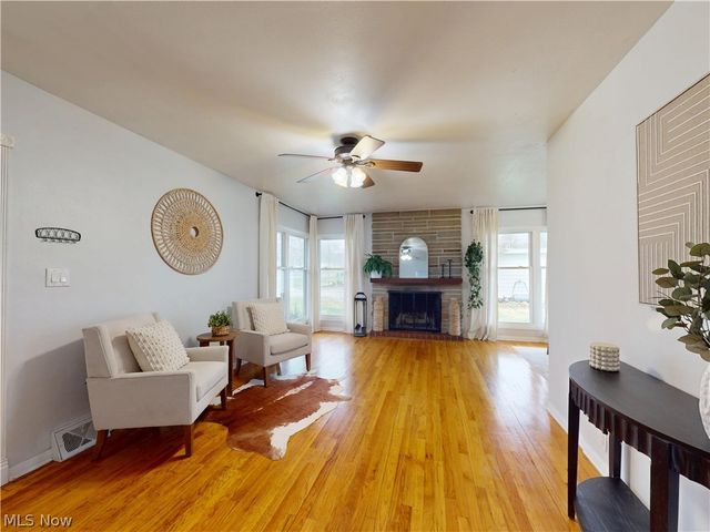 162 S Leavitt Road, Amherst, OH 44001