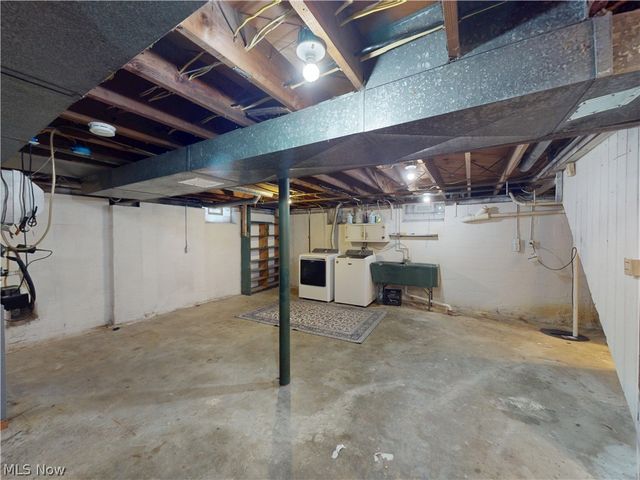 162 S Leavitt Road, Amherst, OH 44001