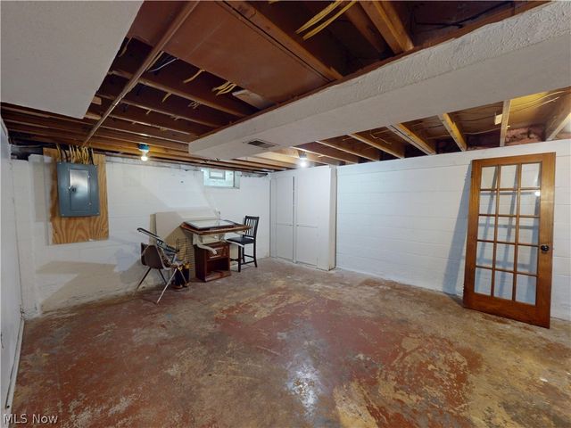 162 S Leavitt Road, Amherst, OH 44001