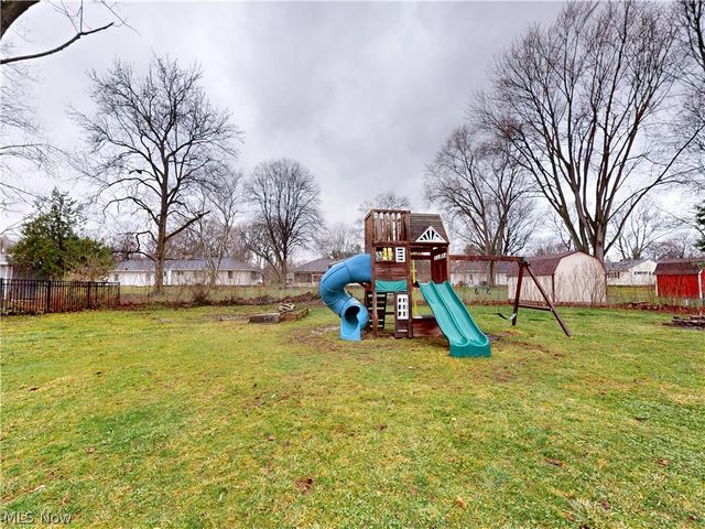 162 S Leavitt Road, Amherst, OH 44001