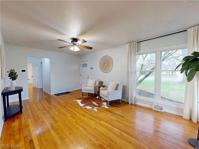 162 S Leavitt Road, Amherst, OH 44001