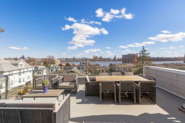 504 UNDERCLIFF AVE, Edgewater, NJ 07020