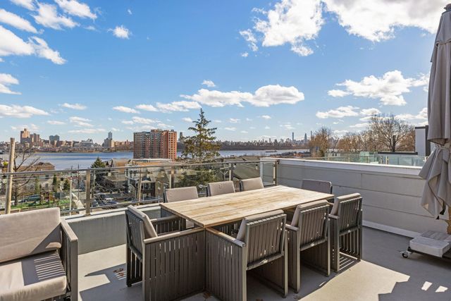 504 UNDERCLIFF AVE, Edgewater, NJ 07020