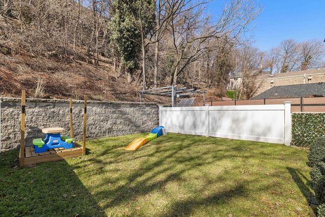 504 UNDERCLIFF AVE, Edgewater, NJ 07020