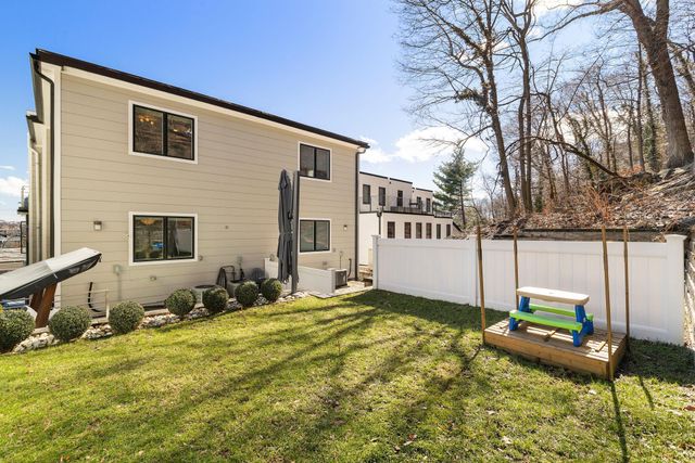 504 UNDERCLIFF AVE, Edgewater, NJ 07020
