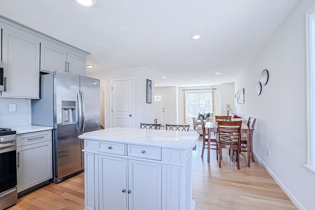 2 Walter G Wiede St 1, Chelmsford, MA 01863