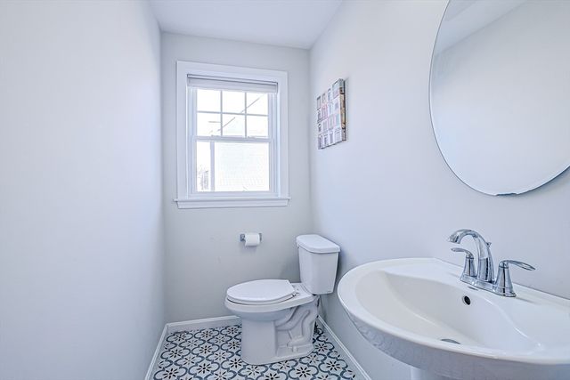 2 Walter G Wiede St 1, Chelmsford, MA 01863