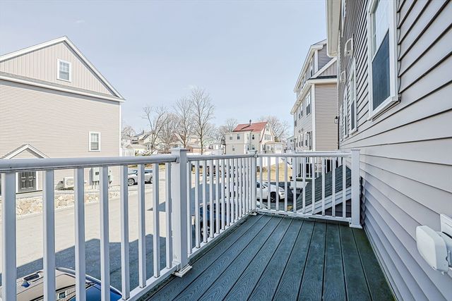 2 Walter G Wiede St 1, Chelmsford, MA 01863