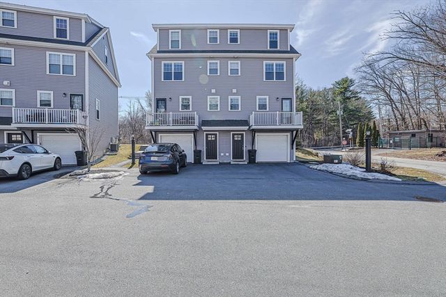 2 Walter G Wiede St 1, Chelmsford, MA 01863
