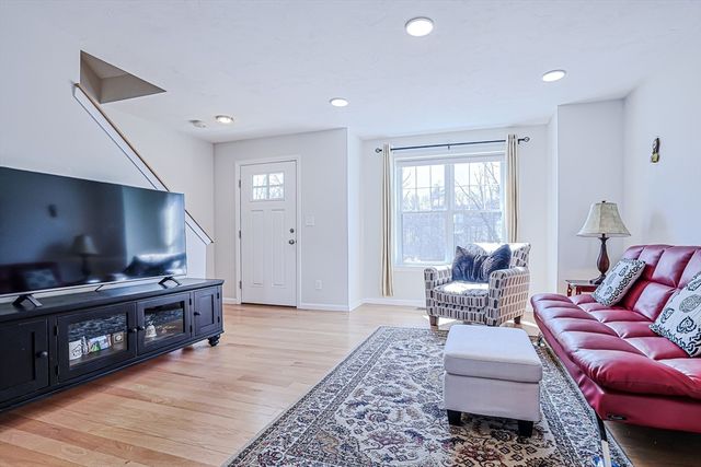 2 Walter G Wiede St 1, Chelmsford, MA 01863