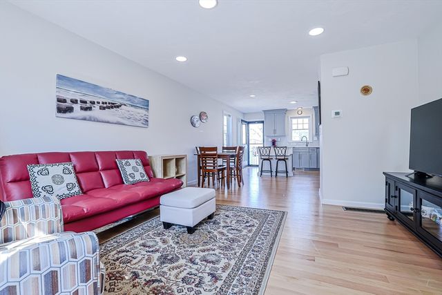 2 Walter G Wiede St 1, Chelmsford, MA 01863