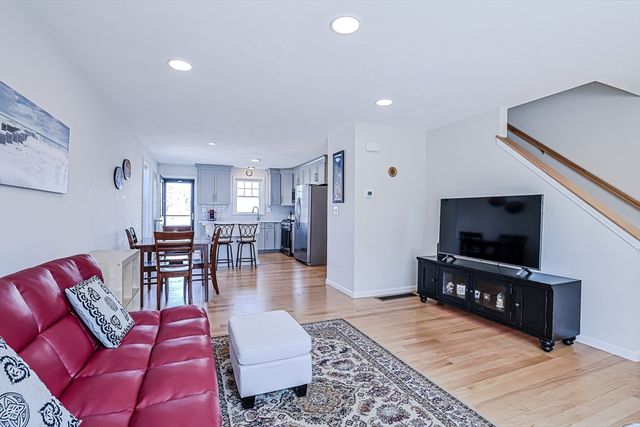 2 Walter G Wiede St 1, Chelmsford, MA 01863