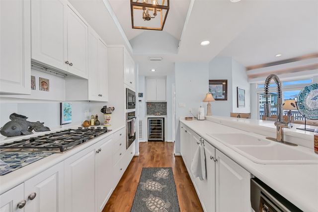 13339 Binnacle Way, Galveston, TX 77554