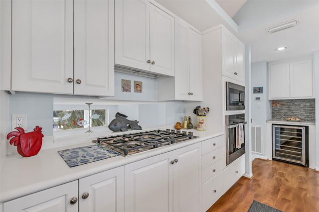 13339 Binnacle Way, Galveston, TX 77554