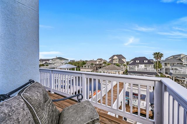 13339 Binnacle Way, Galveston, TX 77554