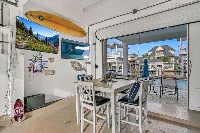 13339 Binnacle Way, Galveston, TX 77554