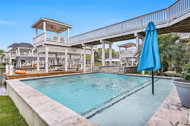13339 Binnacle Way, Galveston, TX 77554