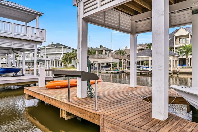 13339 Binnacle Way, Galveston, TX 77554