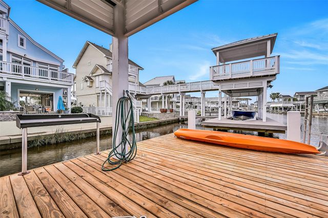 13339 Binnacle Way, Galveston, TX 77554