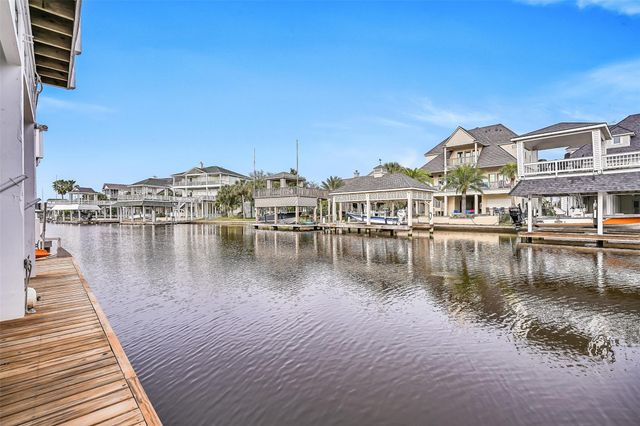 13339 Binnacle Way, Galveston, TX 77554