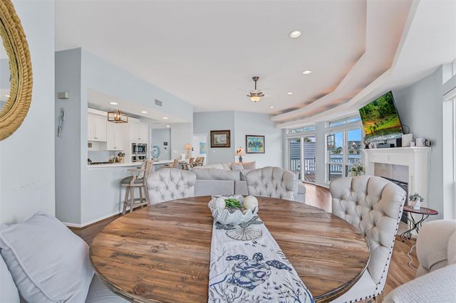 13339 Binnacle Way, Galveston, TX 77554
