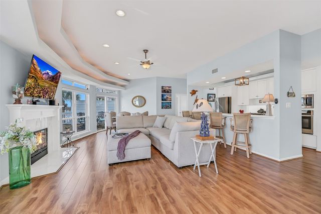 13339 Binnacle Way, Galveston, TX 77554
