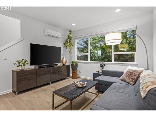 65 Ne 58TH Ave, Portland, OR 97213