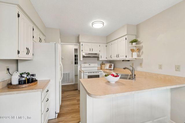 6102 W 1ST Manor, Palatka, FL 32177