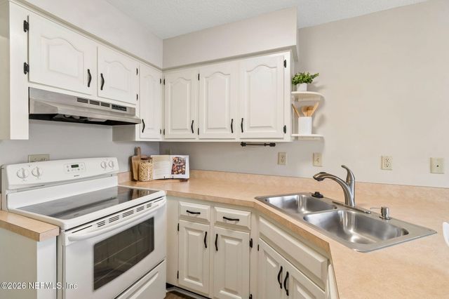 6102 W 1ST Manor, Palatka, FL 32177