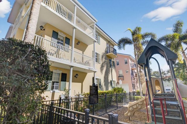 1037 W Heritage Club Circle, Delray Beach, FL 33483