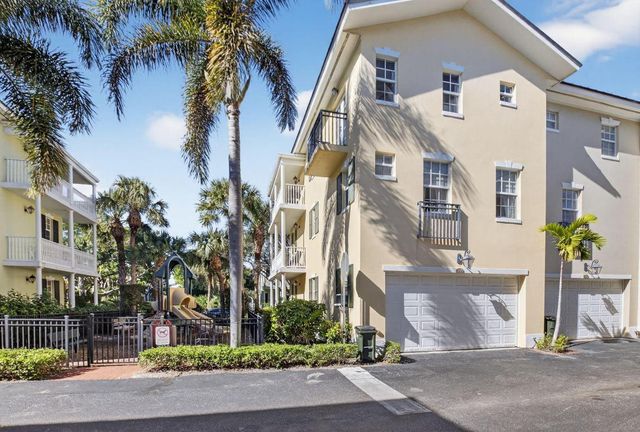 1037 W Heritage Club Circle, Delray Beach, FL 33483