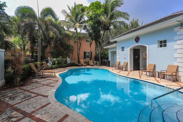 1037 W Heritage Club Circle, Delray Beach, FL 33483