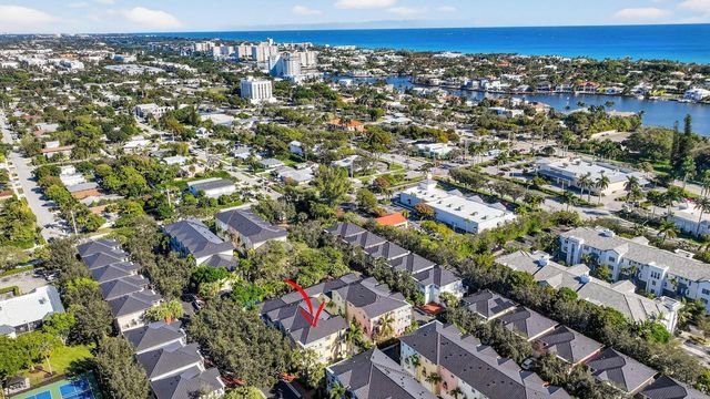 1037 W Heritage Club Circle, Delray Beach, FL 33483