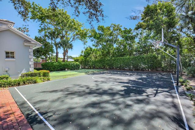 1037 W Heritage Club Circle, Delray Beach, FL 33483