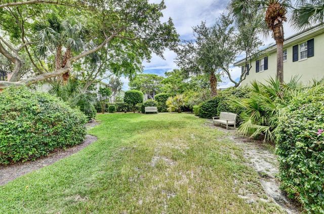 1037 W Heritage Club Circle, Delray Beach, FL 33483