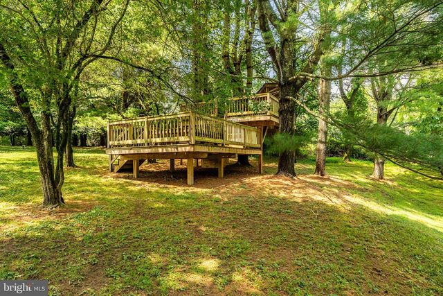 7 BITTERSWEET DR, West Chester, PA 19382
