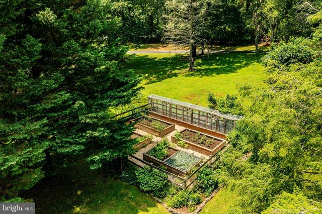 7 BITTERSWEET DR, West Chester, PA 19382