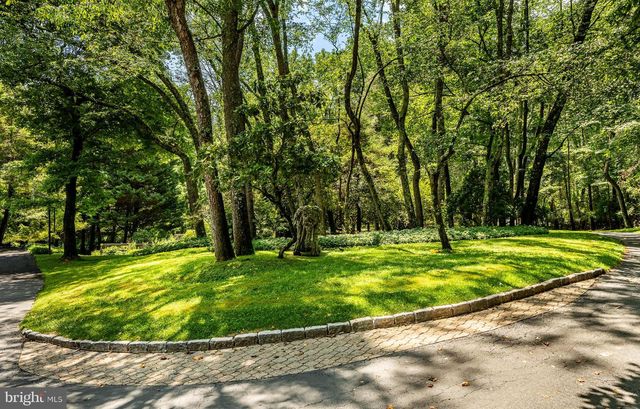 7 BITTERSWEET DR, West Chester, PA 19382