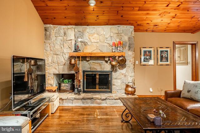7 BITTERSWEET DR, West Chester, PA 19382