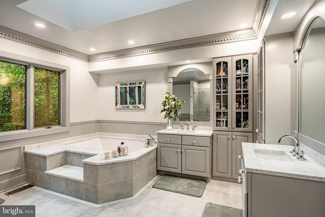 7 BITTERSWEET DR, West Chester, PA 19382