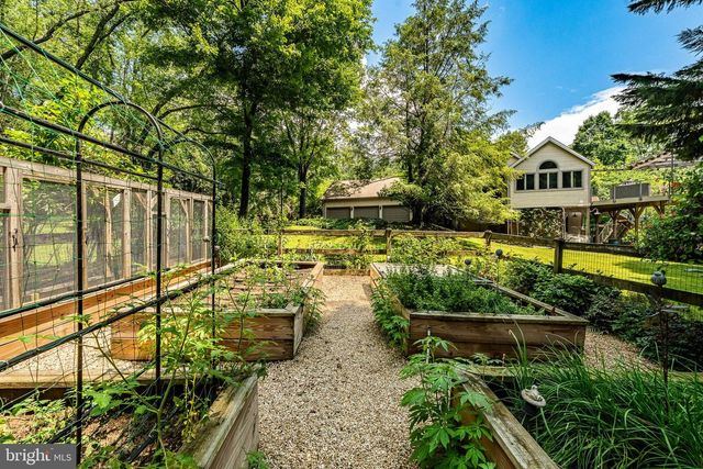 7 BITTERSWEET DR, West Chester, PA 19382