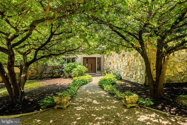 7 BITTERSWEET DR, West Chester, PA 19382