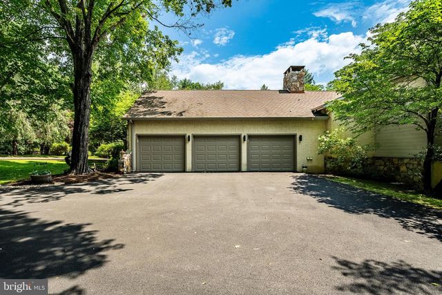 7 BITTERSWEET DR, West Chester, PA 19382